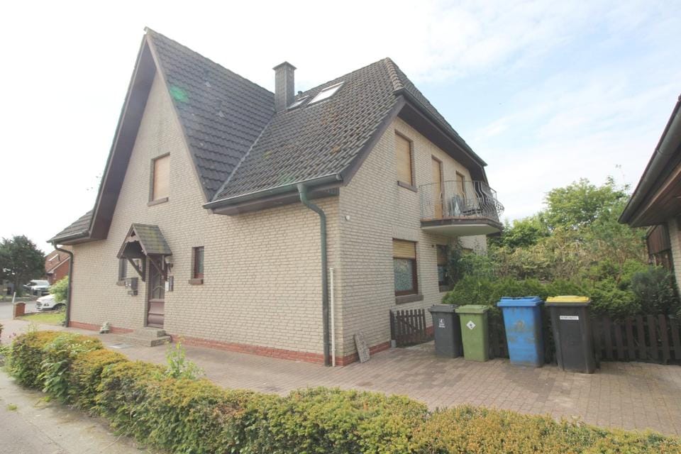 Immobilie in Büsum - "Großzügiges Haus mit Einliegerwohnung und 2 Wohnungen" - Bild 0