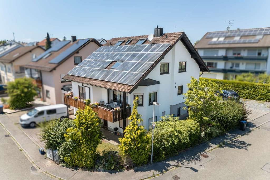 Immobilie in Straubenhardt - 5,5% Rendite: Voll vermietetes 3-Familienhaus mit Garagen, Werkstatt und vielem mehr n Langenalb - Bild 0