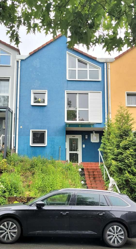 Immobilie in Waldsolms - Gepflegtes Reihenmittelhaus in Waldsolms mit Garten, Terrasse und zwei Stellplätzen! - Bild 0