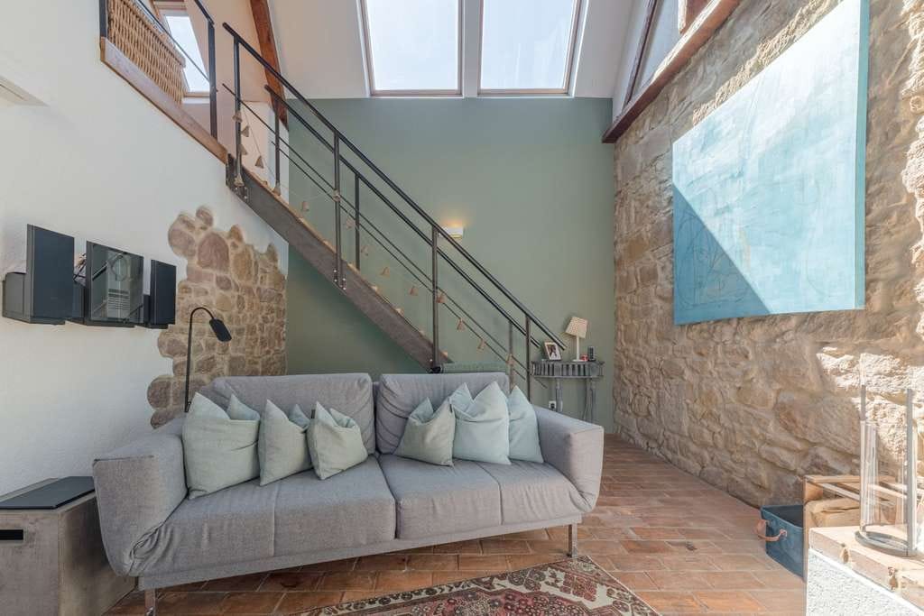 Immobilie in Kleinkarlbach - Charmantes ehemaliges Weingut mit mediterranem Innenhof, Pool, Sauna und moderner Technik - Bild 2