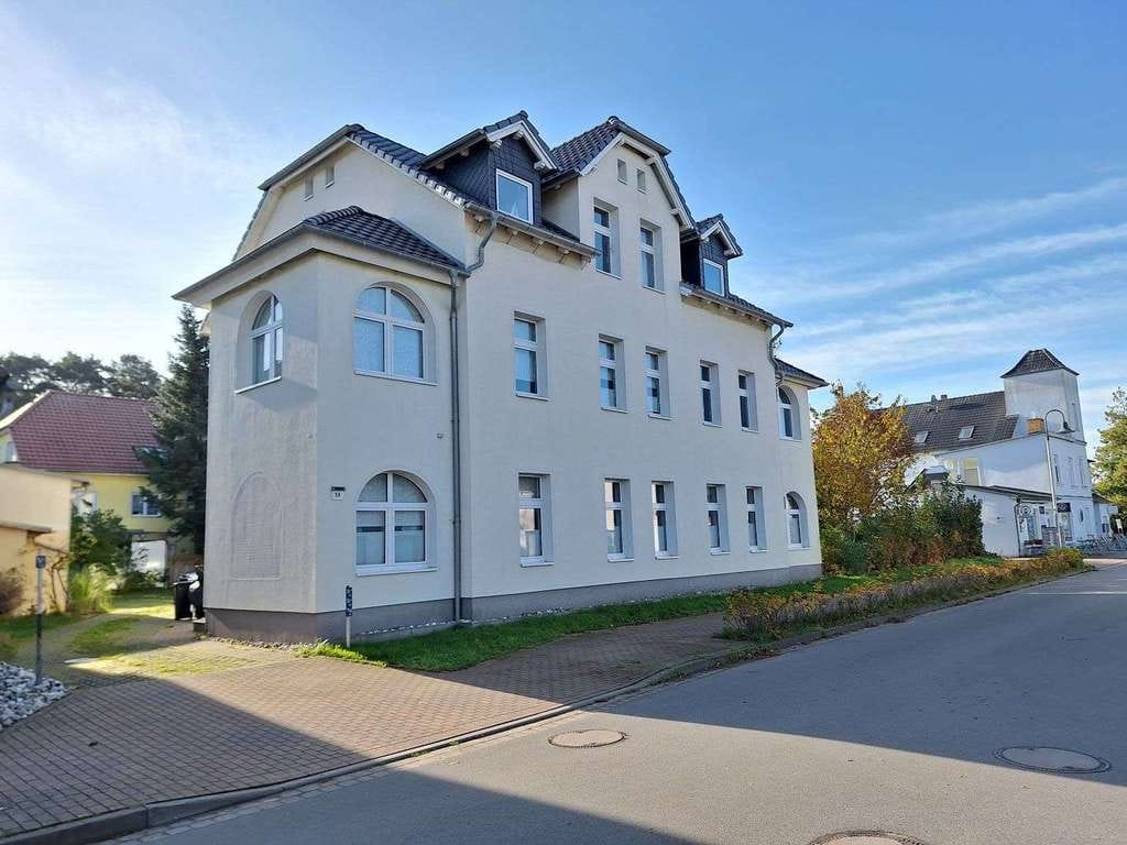 Immobilie in Lubmin - Villa / Mehrfamilienhaus mit 6 Wohnungen und Wasserblick im Seebad Lubmin - Bild 1