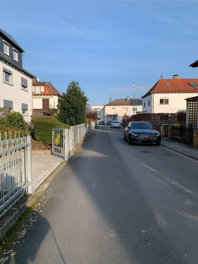 Immobilie in Eschborn - 3-Familienhaus, (auch als 1 FH  nutzbar) - Taunusblick  in Eschborn   -   2 Whg. aktuell vermietet - Bild 2
