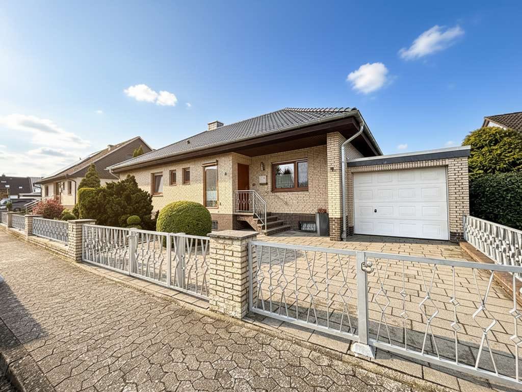 Immobilie in Weyhausen - Sehr gepflegter Bungalow mit neuem Dach, 3-fach verglasten Fenstern, fussläufig guter Infrastruktur - Bild 1
