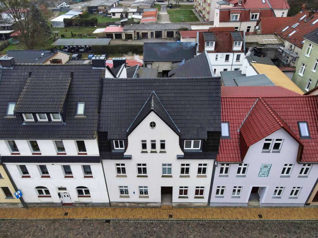 Immobilie in Neustrelitz - Voll vermietet - gepflegtes Mehrfamilienhaus in Neustrelitz mit 8 WE - Bild 1