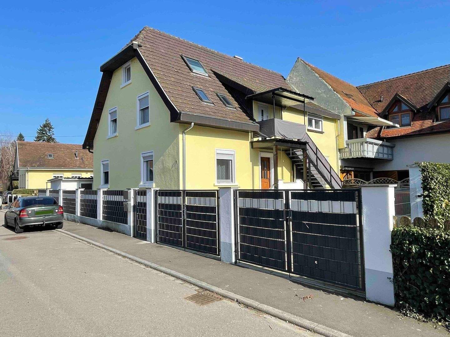 Immobilie in Schwanau - Platz für eine große Familie! Modernisiertes Zweifamilienhaus mit kleinem Garten und großem Hof - Bild 0
