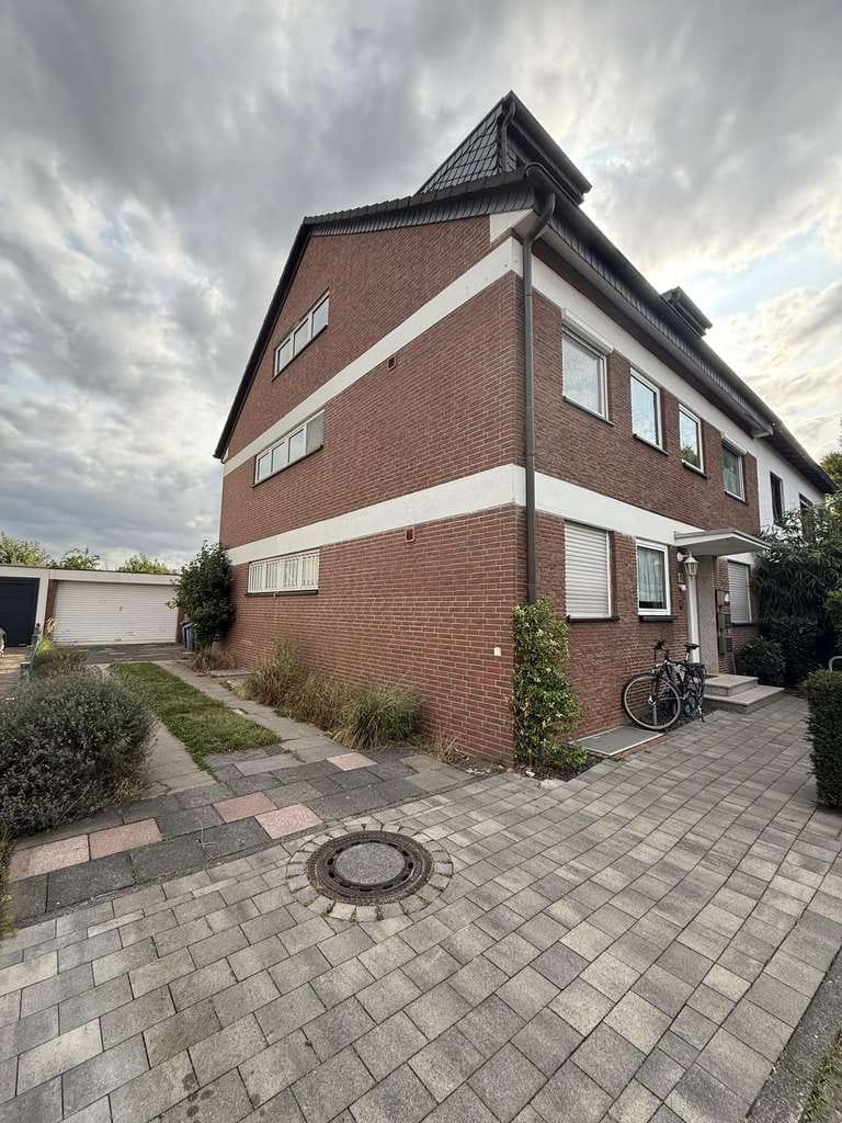 Immobilie in Monheim am Rhein - Mehrgenerationenhaus mit vielseitigem Potenzial. - Bild 0