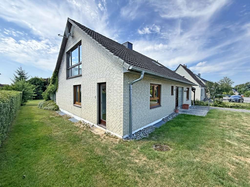 Immobilie in Reinfeld - Reinfeld - großzügiges EFH mit Vollkeller, Garage und Carport in Sackgassenlage - Bild 1