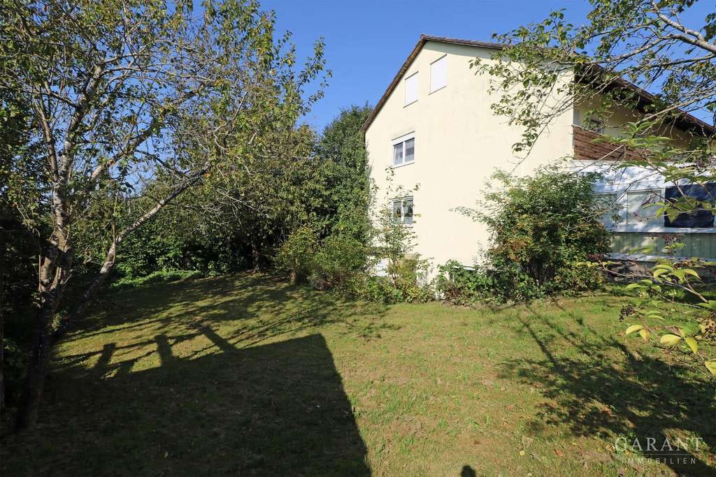 Immobilie in Althegnenberg - Attraktives Zweifamilienhaus mit ausgebautem Dachgeschoss und vielseitigen Nutzungsmöglichkeiten - Bild 1