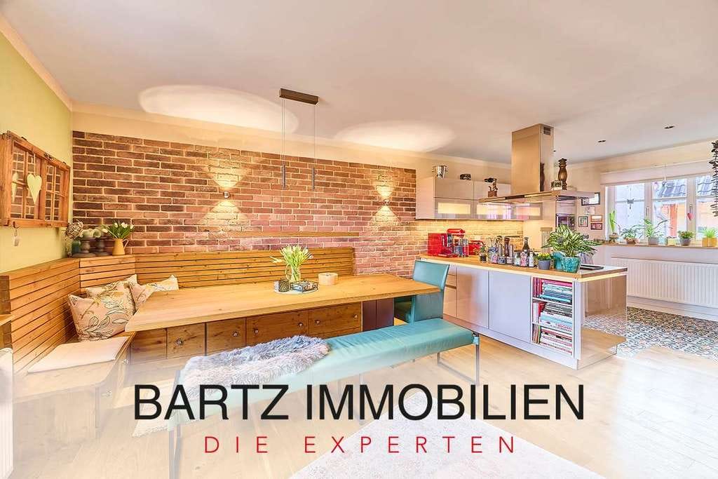 Immobilie in Weisenheim am Berg - Ihr besonderes Schmuckstück: Stilvoll saniertes Wohnhaus mit ausgestattetem Gastronomiebereich - Bild 0