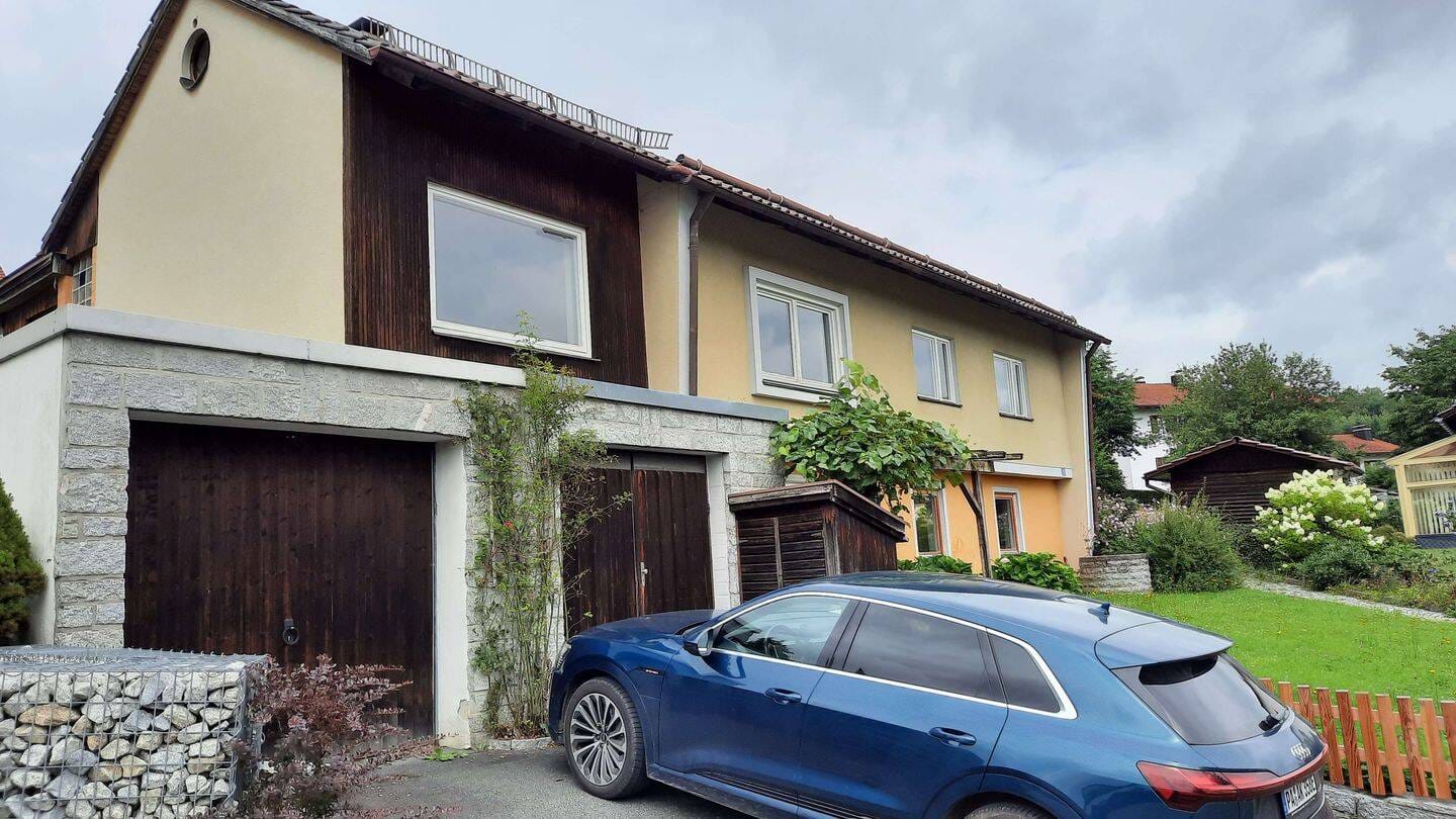 Immobilie in Freyung - Toplage! Bungalow mit Einliegerwohnung, 275 m² Wohnfläche für nur € 265.000,-- - Bild 1
