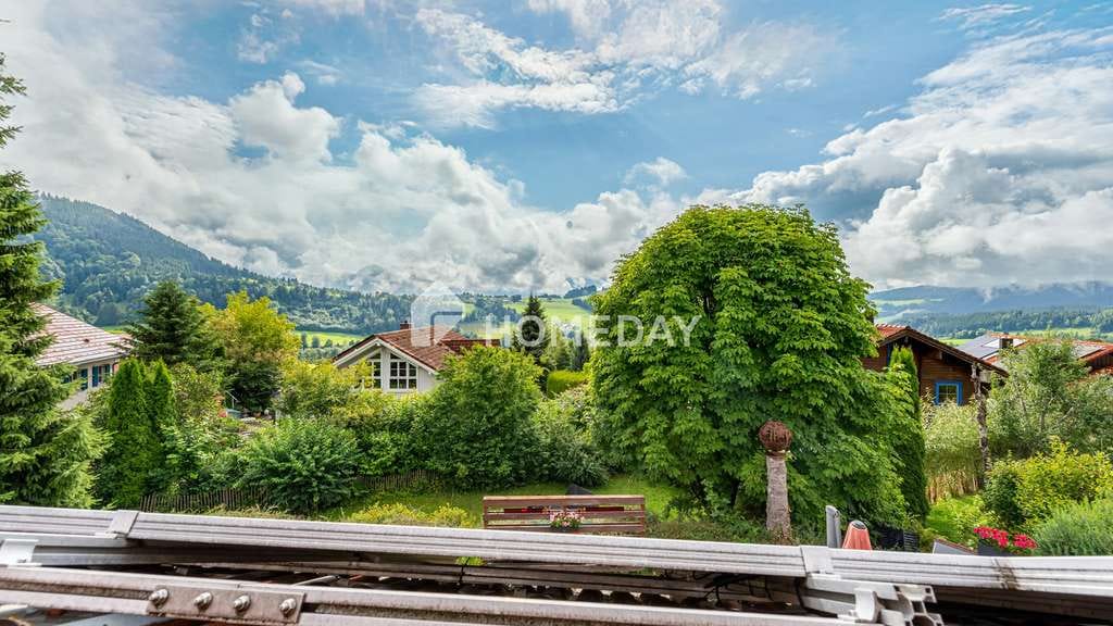 Immobilie in Missen-Wilhams - Attraktives Mehrfamilienhaus mit drei Wohneinheiten, PV-Anlage und idyllischem Garten - Bild 1