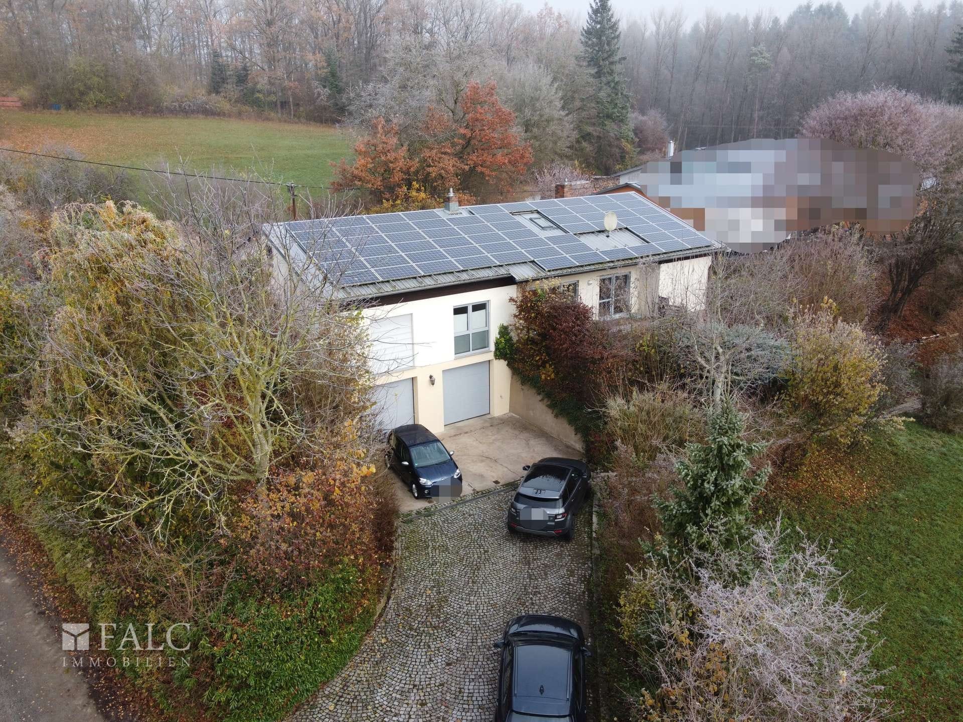 Immobilie in Billigheim - Charmantes Zweifamilienhaus auf großem Aussiedlerhof-Grundstück - Bild 1