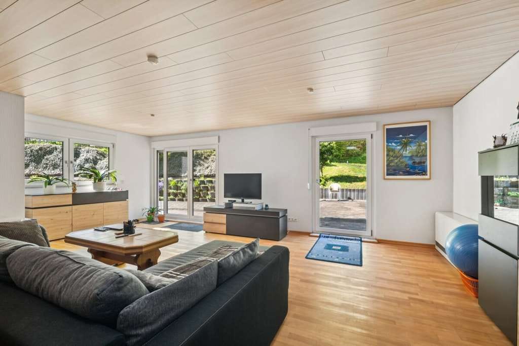 Immobilie in Hintertiefenbach - Provisionsfrei – Großzügiges, helles Haus mit Einliegerwohnung und traumhaftem Garten - Bild 2