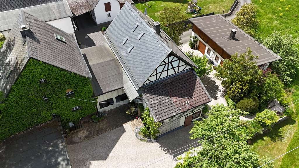 Immobilie in Ehringshausen - Großes Anwesen mit vielen Möglichkeiten im Grünen - Bild 4