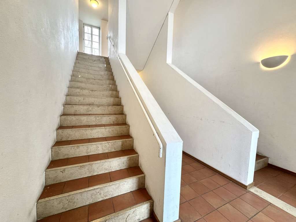 Immobilie in Pliening - Solide 1 Zimmer Wohnung mit Balkon und Einbauküche - Bild 2