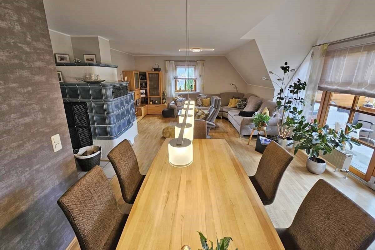 Immobilie in Heinersreuth - Großzügiges Einfamilienhaus mit zwei Einliegerwohnungen und herrlicher Aussicht - Bild 3