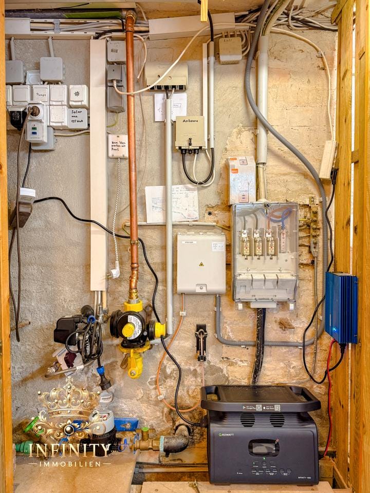 Immobilie in Jena - Charmantes Dreifamilienhaus mit Potenzial in ruhiger Lage von Jena-Ost - Bild 0