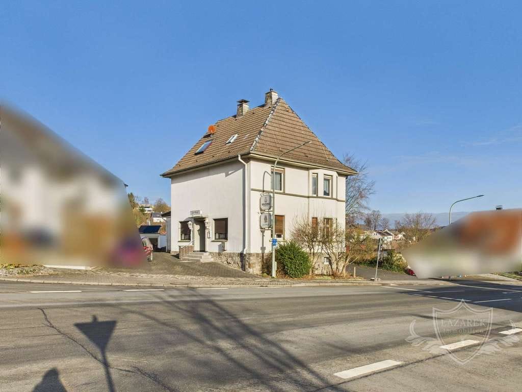 Immobilie in Sundern - Traditionshaus in Sundern zu verkaufen - Bild 0
