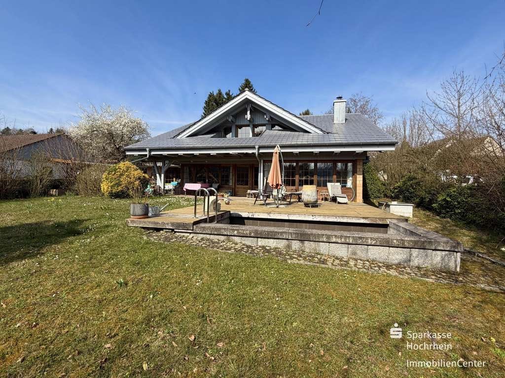 Immobilie in Hohentengen am Hochrhein - Freiraum für neue Lebensideen - Einfamilienhaus mit Garten in Hohentengen a. H., Herdern - Bild 2