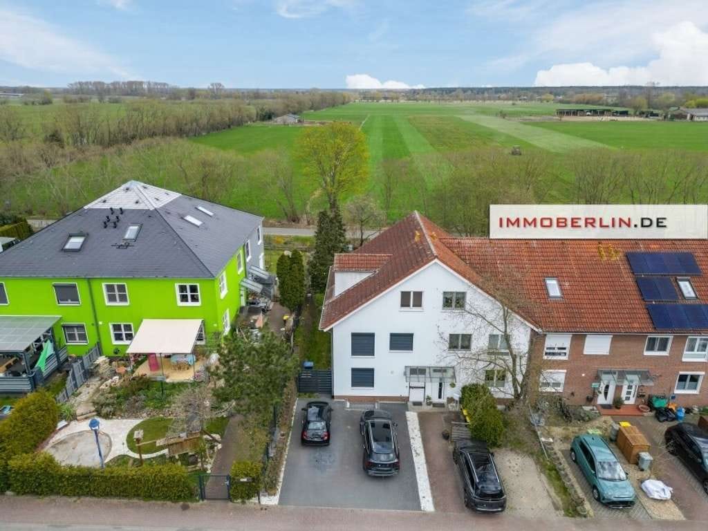 Immobilie in Velten - IMMOBERLIN.DE - Sehr freundliches Reihenendhaus mit Sonnenterrasse & 2 Pkw-Stellplätzen - Bild 1