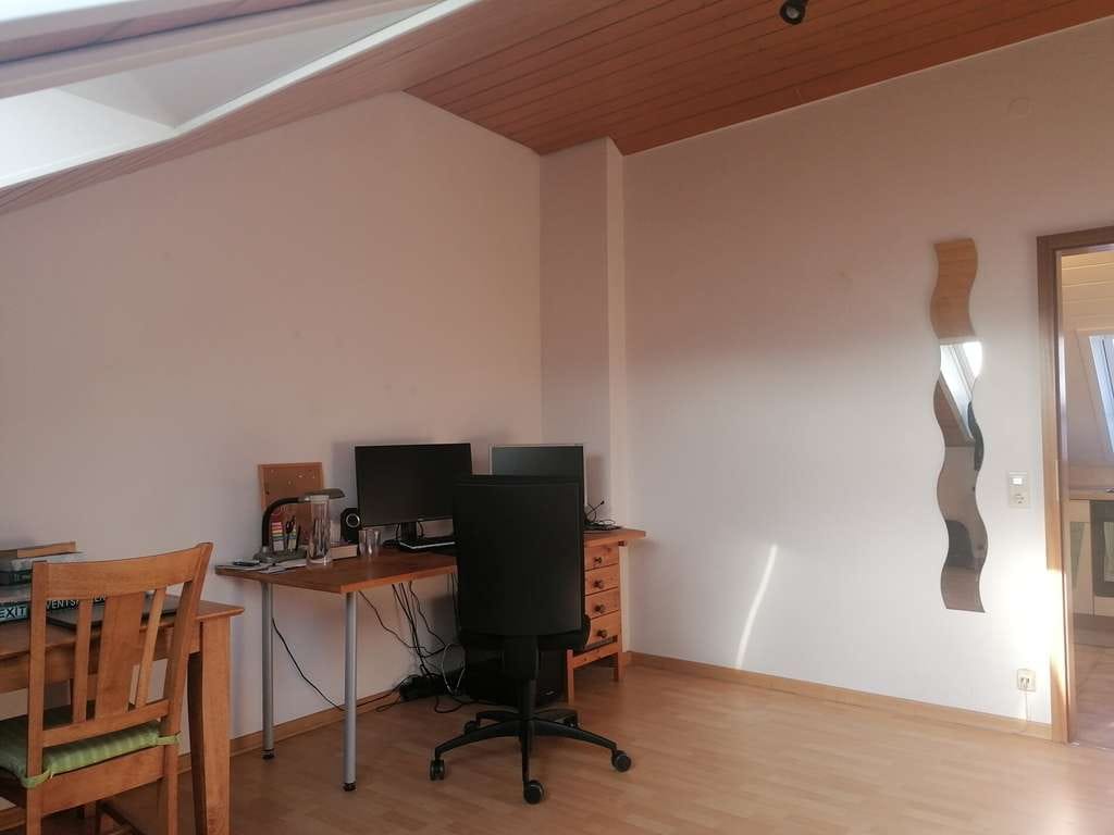 Immobilie in Reutlingen - Lichtdurchflutete 2‑Zimmer‑Dachgeschosswohnung mit Balkon & Stellplatz in stadtnaher Lage - Bild 2