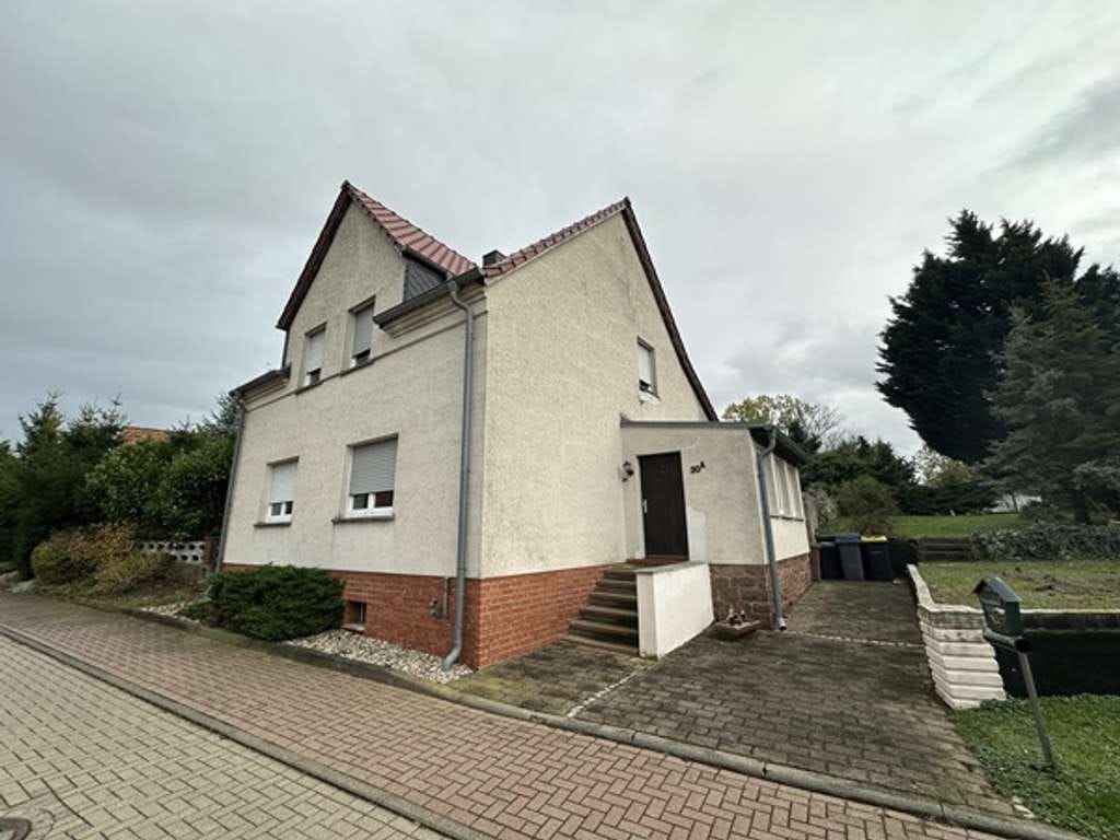 Immobilie in Könnern - Ideal für die Familie – Einfamilienhaus in ruhiger Lage mit direkter Zufahrt und Garage - Bild 0