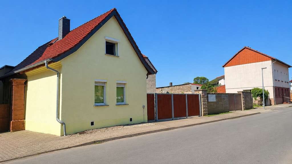 Immobilie in Seegebiet Mansfelder Land - Familienidylle mit Teich, Doppelgarage und 1.476 m² Naturgrundstück im Seegebiet Mansfelder Land - Bild 0