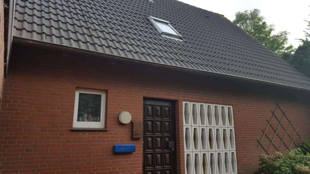 Immobilie in Wiesmoor - Freistehendes Einfamilienhaus mit großem Grundstück in ruhiger Wohnlage von Wiesmoor - Bild 2