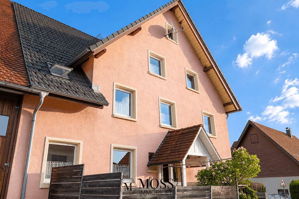 Immobilie in Mönchweiler - Seltene Gelegenheit in Mönchweiler: Großzügiges Mehrfamilienhaus - Bild 0