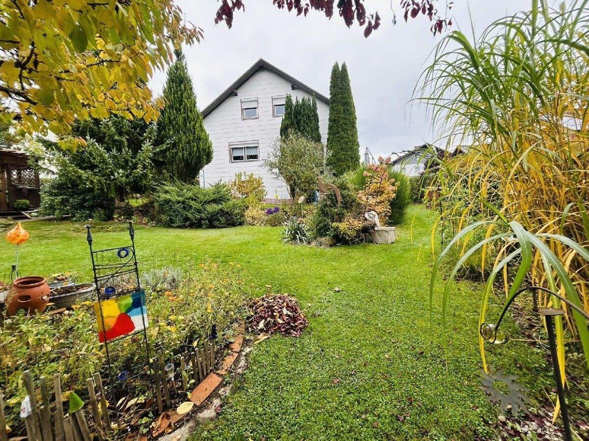 Immobilie in Regen - Schönes Einfamilienhaus mit Garage in Regen-Bürgerholz, Aussichtslage, Südausrichtung, gepfl. Garten - Bild 2