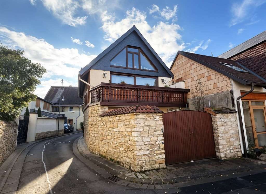 Immobilie in Gau-Algesheim - Zweifamilienhaus im Ortskern von Gau-Algesheim - Bild 1