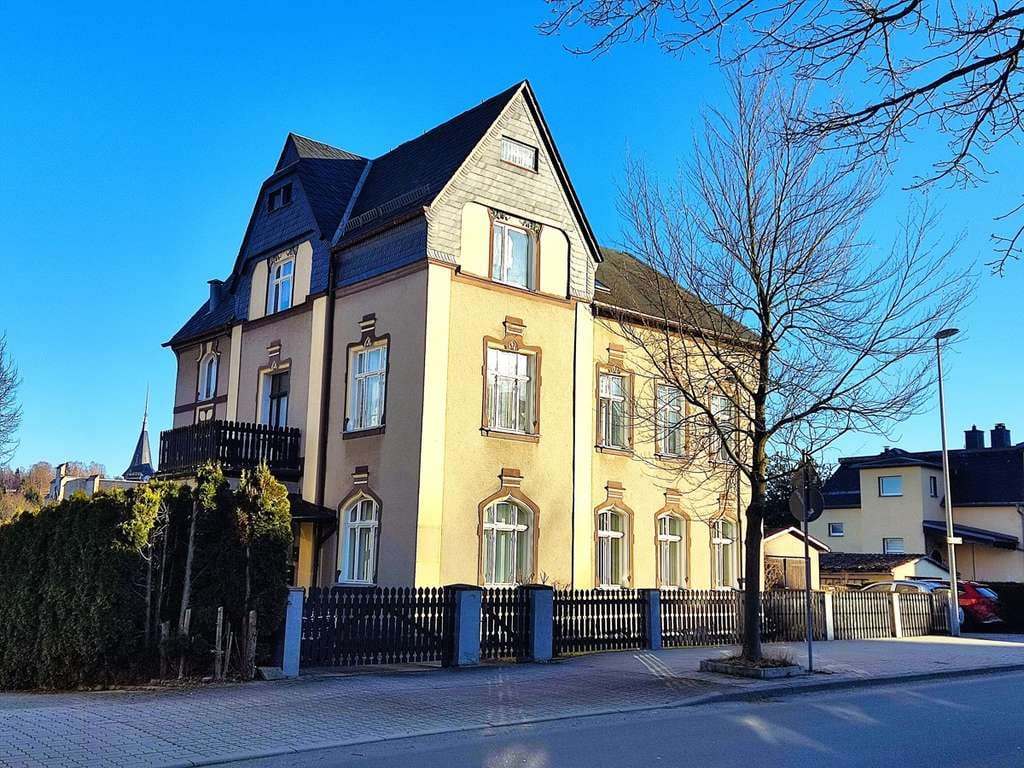 Immobilie in Adorf/Vogtland - 3-Familienhaus im Villenstil, mit Garage und Garten! - Bild 1