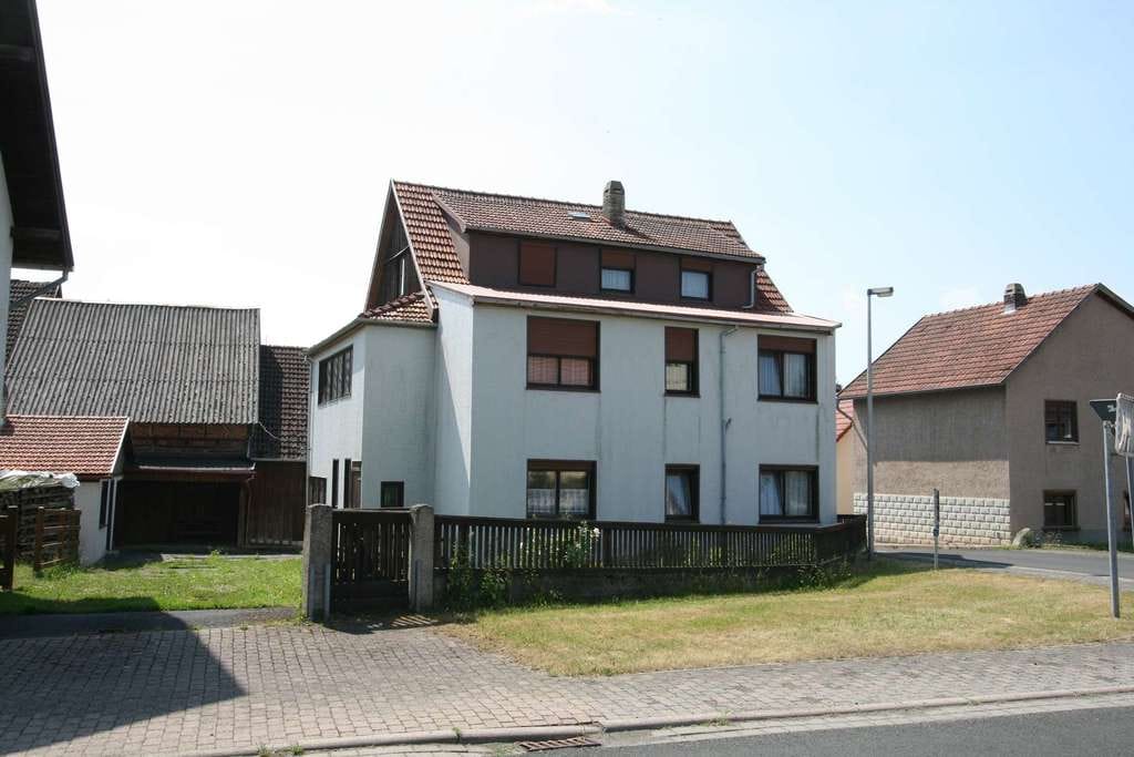Immobilie in Grabfeld - Einfamilienhaus mit Nebengebäuden in Nordheim - Bild 0