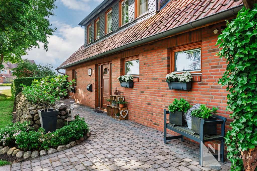 Immobilie in Bardowick - Einziehen und wohlfühlen: Familienfreundliches Haus mit Traumgarten in Bardowick - Bild 4