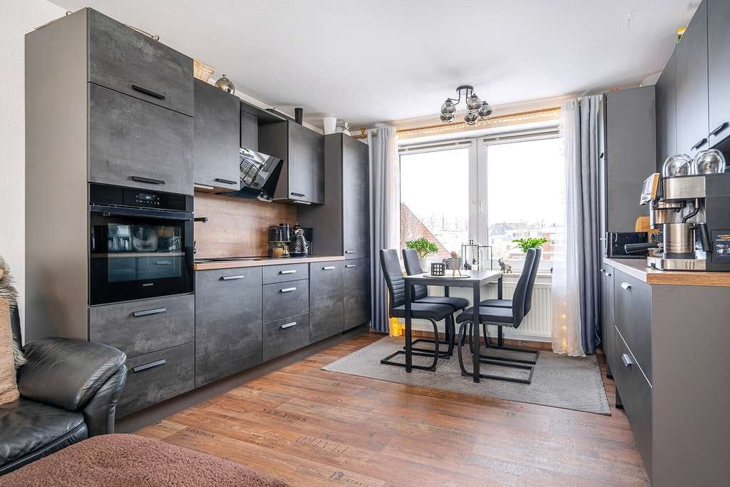 Immobilie in Esens - Wohnen auf zwei Ebenen – Maisonettewohnung in zentraler Innenstadtlage von Esens - Bild 1