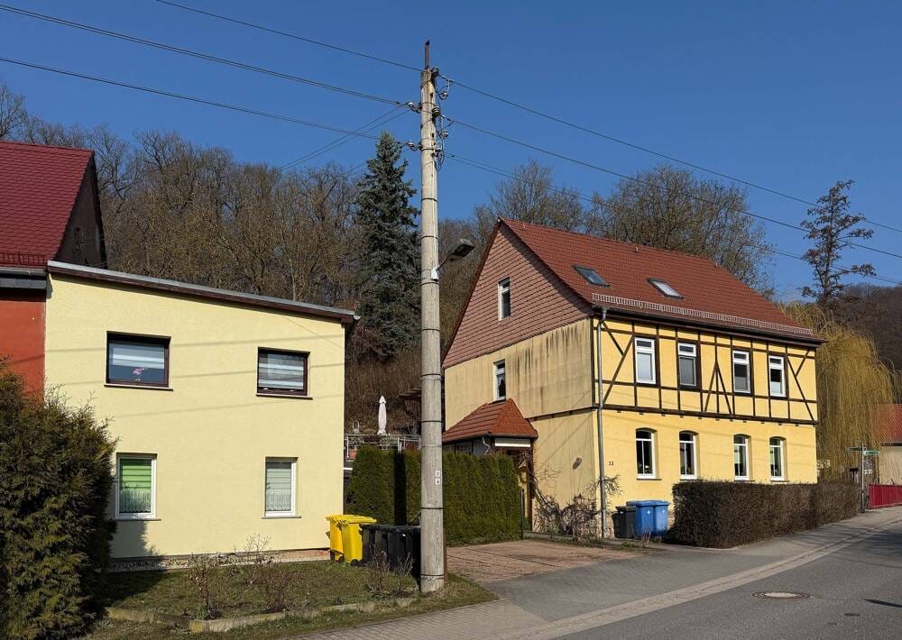Immobilie in Rastenberg - Gepflegtes Mehrfamilienhaus mit Stellplätzen in idyllischer Lage - Bild 2