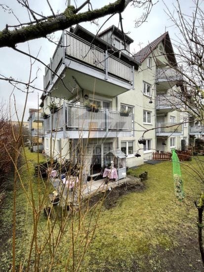 Immobilie in Rudolstadt - Vermietete 2-Raum-Eigentumswohnung mit Terrasse, Aufzug & PKW-Stellplatz in Rudolstadt. - Bild 0