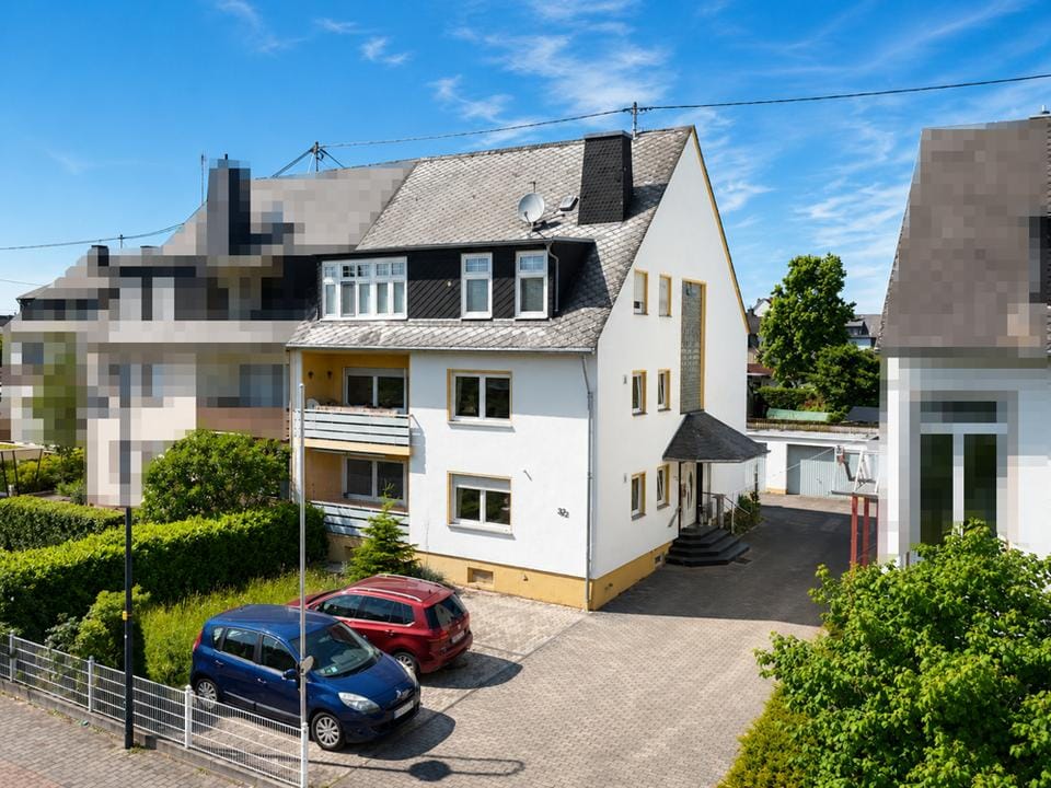 Immobilie in Urmitz - Wohnen oder investieren? Attraktives Mehrfamilienhaus auf Erbpachtgrundstück - Bild 0
