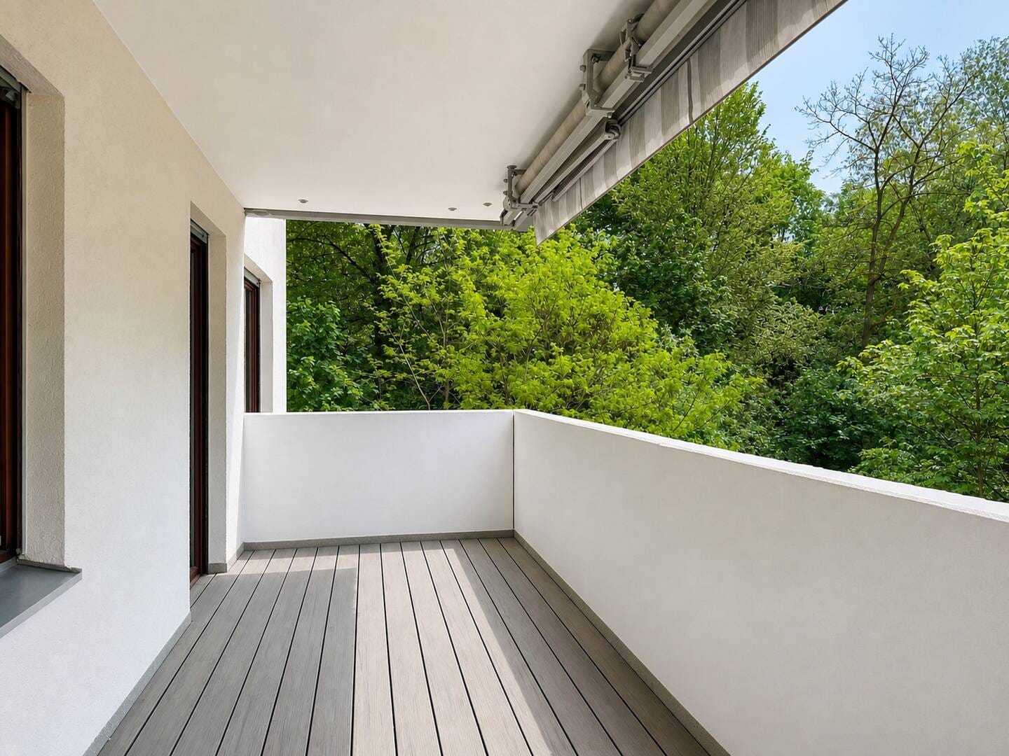 Immobilie in Zirndorf - Urbanes Wohnen mit Blick ins Grüne: Helle 3- bis 5-Zi.-Whg. mit  Süd-West-Balkon und 2 Garagen - Bild 0
