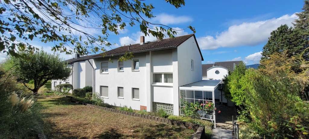 Immobilie in Liederbach - Zweifamilienhaus mit 2 Garagen und schönem Garten-wohnen vor den Toren Frankfurts und des Taunus - Bild 2