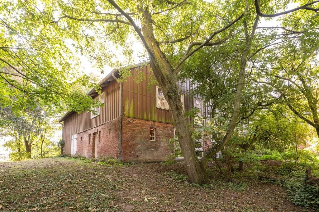 Immobilie in Niebüll - Baudenkmal - Bauernhaus unter Reet mit Scheune auf einer Warft im Gotteskoog - Bild 3