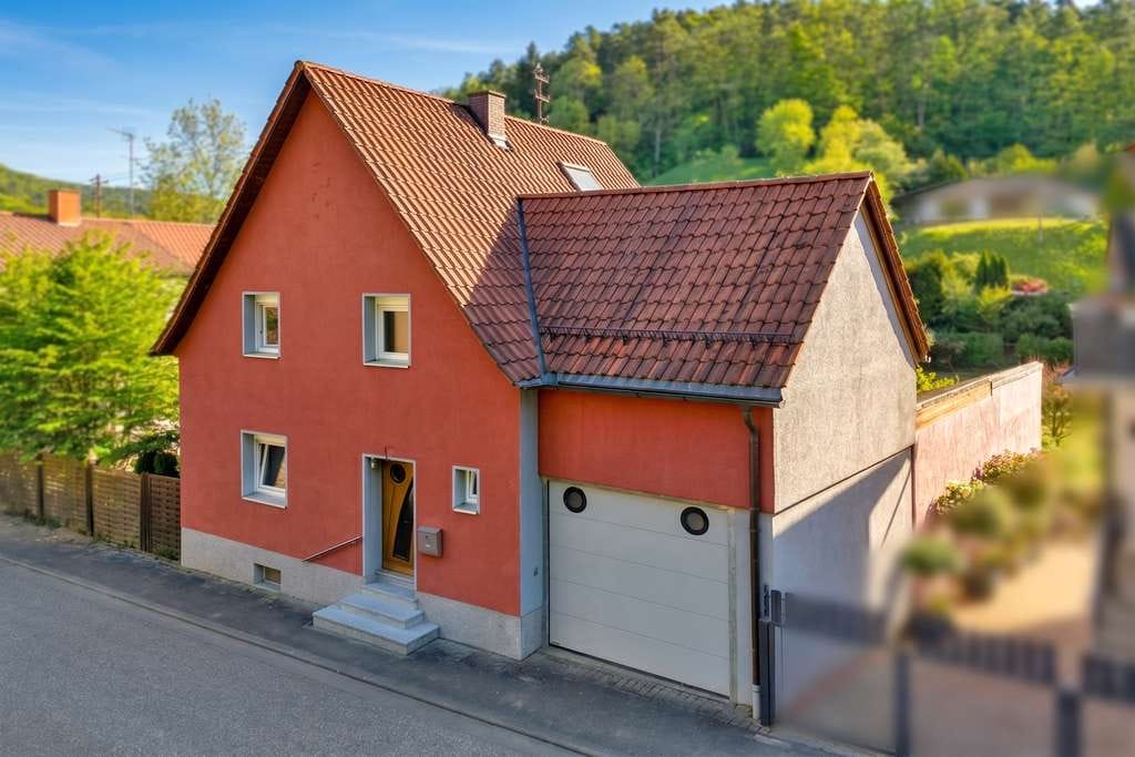 Immobilie in Lug - Perfektes Einfamilienhaus mit großem Sonnengrundstück sucht junge Familie! - Bild 0