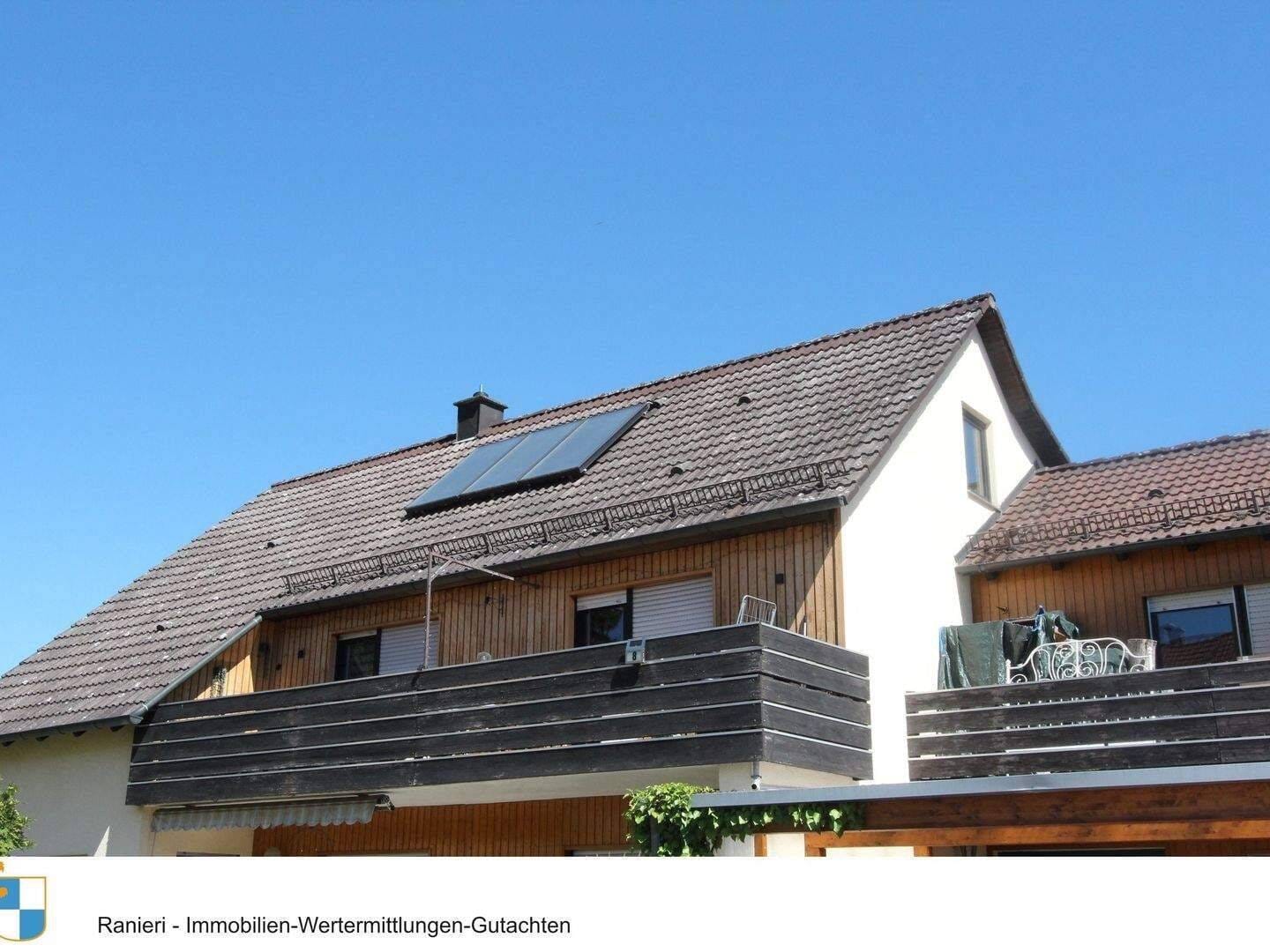 Immobilie in Parsberg - Schöne 3 - 4 Zimmer-Dachgeschosswohnung mit Einbauküche, großem Balkon und zusätzlichem Dachboden mit Ausbaupotenzial - Bild 1