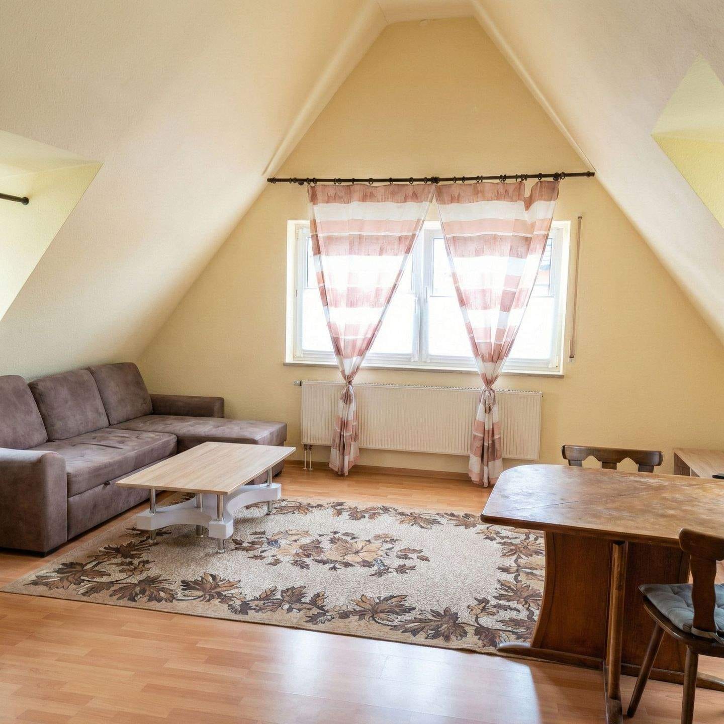 Immobilie in Erlangen - Helle 1-Zimmer Wohnung in Erlangen-Dechsendorf  - Bild 1