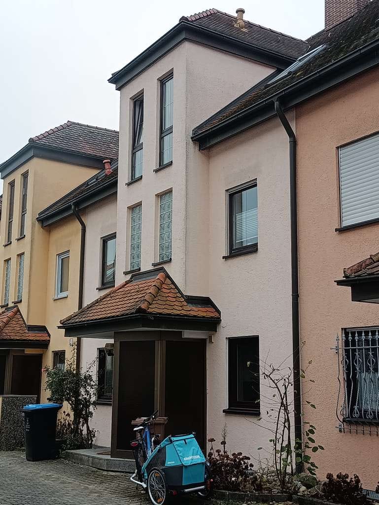 Immobilie in Immenstaad am Bodensee - Fast schon eine Maisonette: 3-4-Zimmer-Wohnung-zentrale Lage - Bild 0