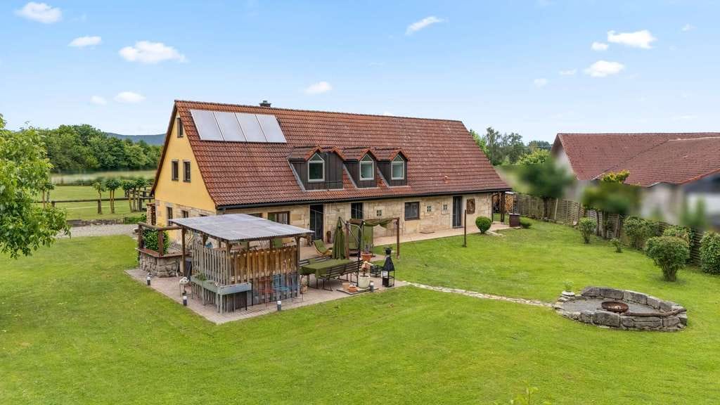 Immobilie in Mainleus - Traumlage am See! Kernsaniertes Anwesen mit Pferdekoppel und weitläufigem Grundstück - Bild 4