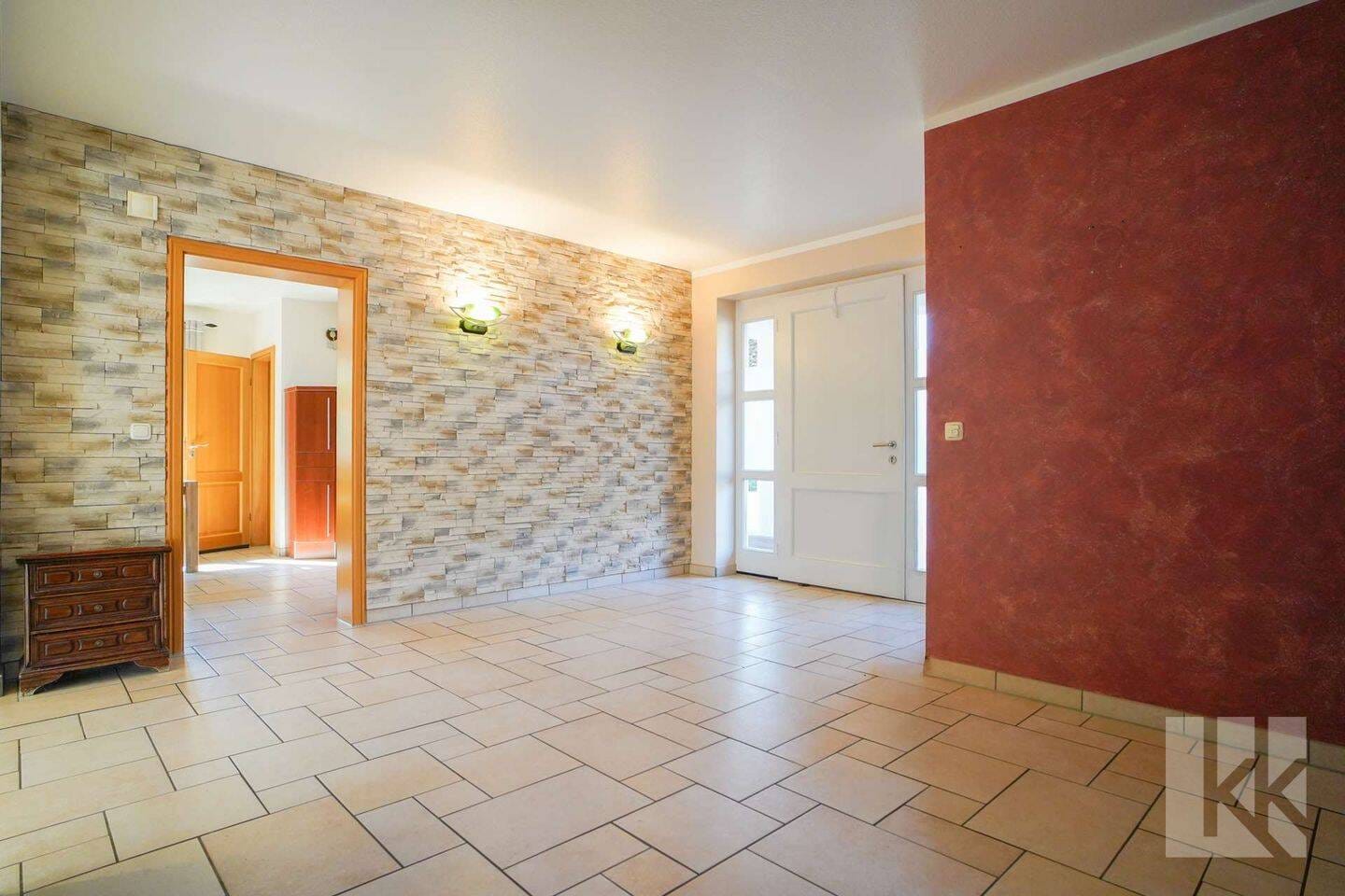 Immobilie in Neuhaus - Wohnen am Waldrand: Einfamilienhaus in Neuhaus mit Pool und mediterranem Flair - Bild 1