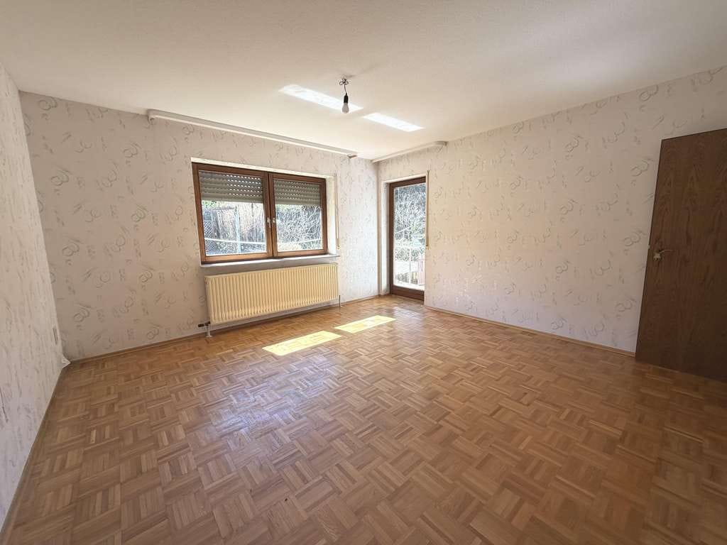 Immobilie in Meßkirch - Attraktives Zweifamilienhaus mit großzügigem Platzangebot in Meßkirch - Bild 2