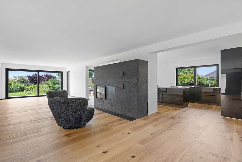 Immobilie in Rotthalmünster - Neuerbaute Landhausvilla für 1 - 2 Familien mit exklusiver Ausstattung in erhöhter und ruhigen Lage - Bild 0