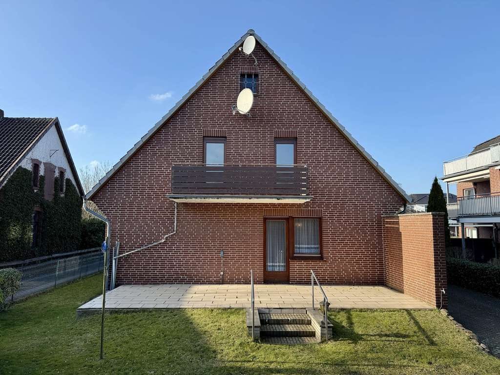 Immobilie in Hude (Oldenburg) - Zweifamilienhaus mit großem Grundstück und viel Nutzfläche - Bild 3